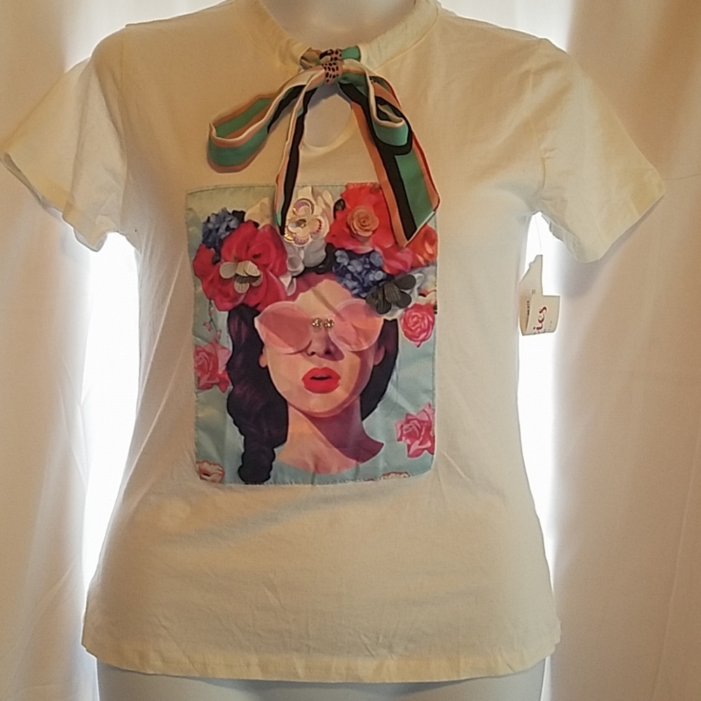 Very girly tshirt with 3d embellishments